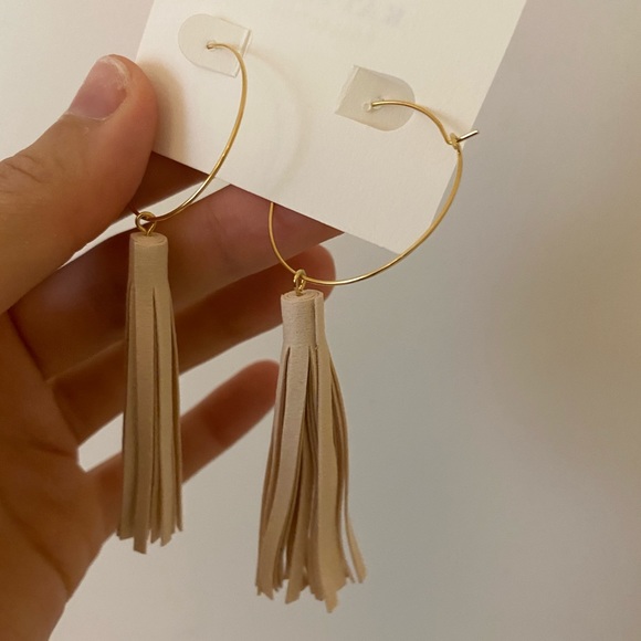 3/$30🖤 Ivory Faux Leather Tassle Hoop Earrings - Picture 7 of 8